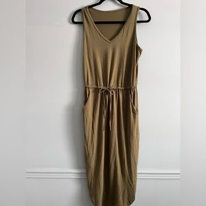 Stylish & Comfortable Olive Green Dress with pockets!